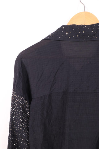 חולצת ניטים ופייטים מכופתרת בשחור- L-XL