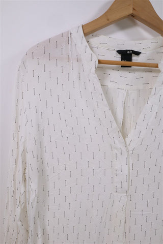 חולצה לבנה בפרינט חצים- L-XL