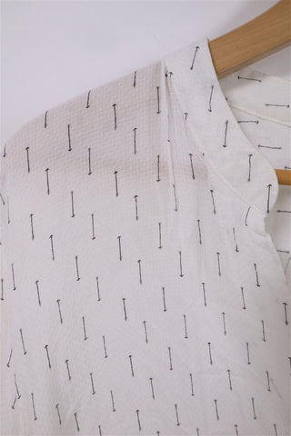 חולצה לבנה בפרינט חצים- L-XL