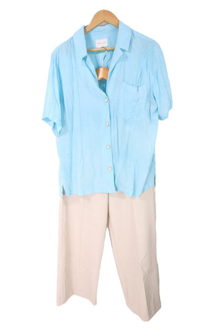 חולצה מכופתרת בתכלת- L