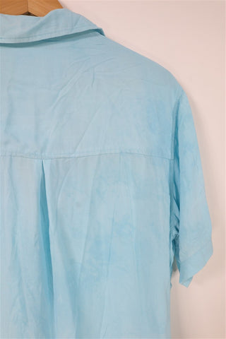 חולצה מכופתרת בתכלת- L