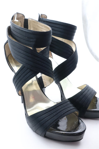 נעל עקב GUESS בשחור סטאן- מידה 37.5-38