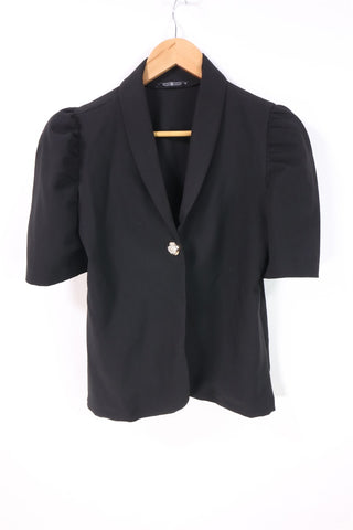 גקט שחור מעוצב- M