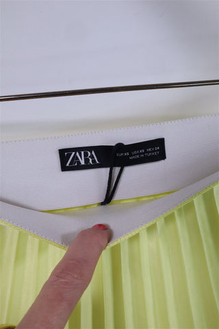 חצאית פליסה ZARA בצהוב מבריק- XS