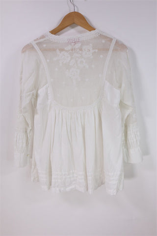 חולצת תחרה מעוצבת בשמנת- M