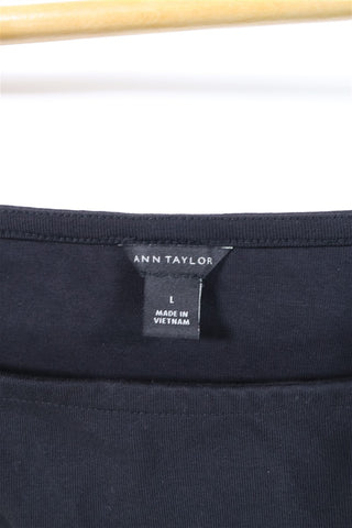 חולצה מעוצבת ANN TAYLOR בשחור- L