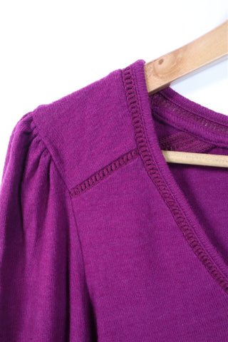 חולצת סריג מעוצבת בסגול- M-L