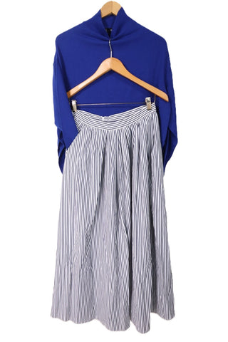 חצאית פסים מתנפנפת בכחול ולבן- M