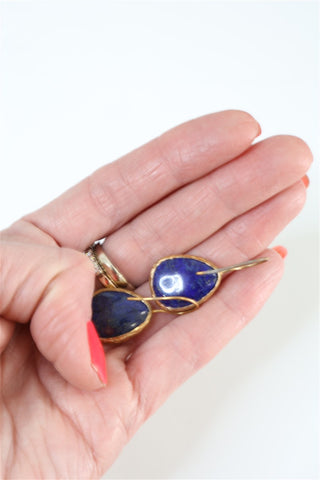 עגילי טיפה עם אבן כחולה - OS