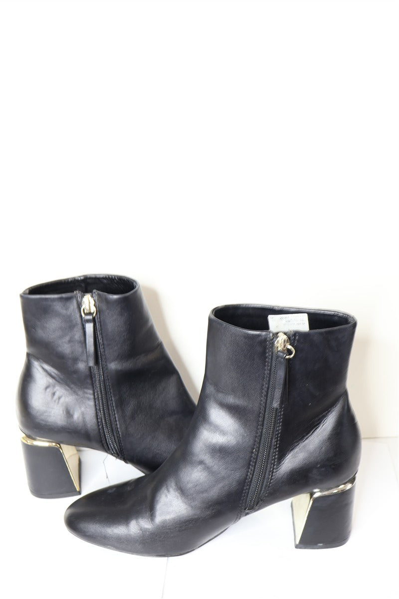 מגפון מיעוצב ZARA שחור- מידה 37