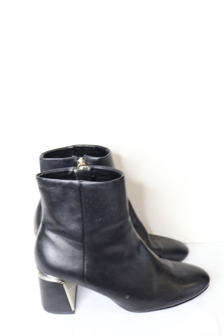 מגפון מיעוצב ZARA שחור- מידה 37