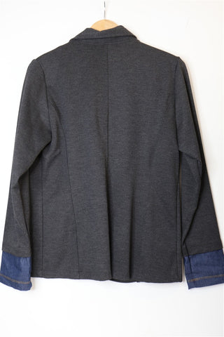 גקט קזואל מעוצב באפור וגינס-M-L