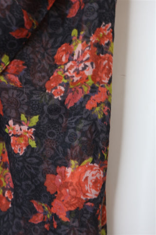 צעיף של פרחוני בשחור -OS