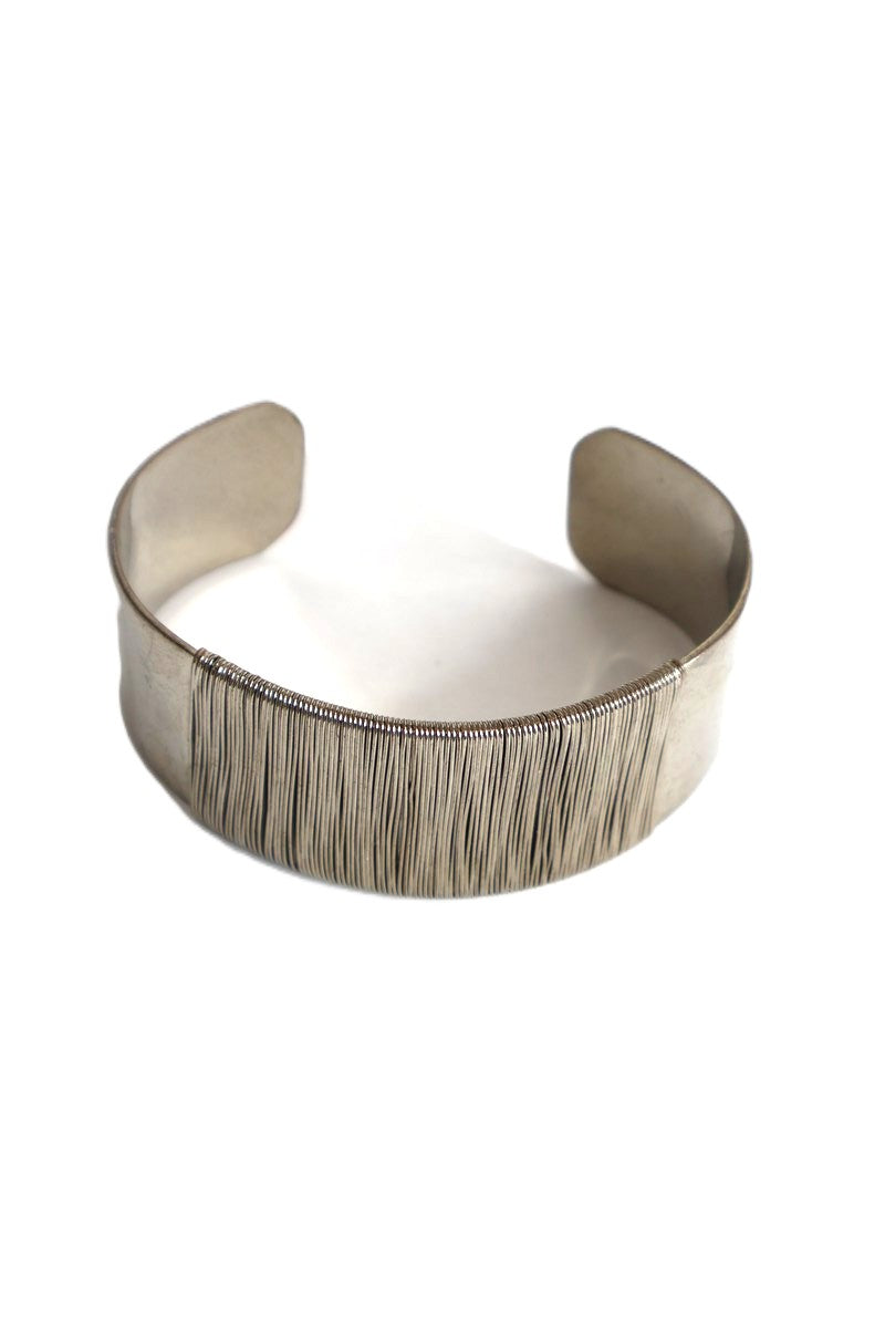 צמיד מתכתי בגוון כסוף- OS