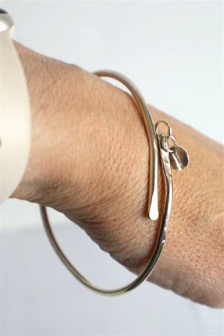 צמיד חישוק מתכתי וכסוף- OS