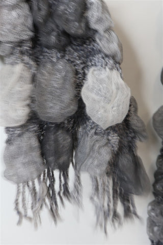 צעיף של משובץ מעוצב באפור-OS