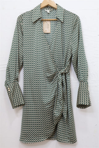 שמלת מעטפת גאומטרית בשמנת וירוק- S-M