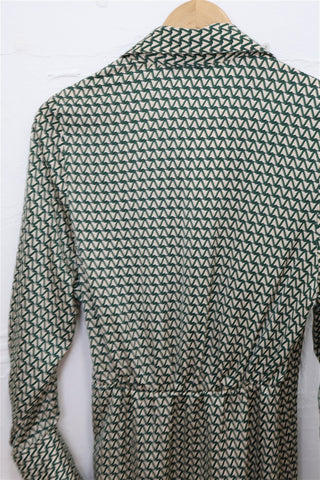 שמלת מעטפת גאומטרית בשמנת וירוק- S-M