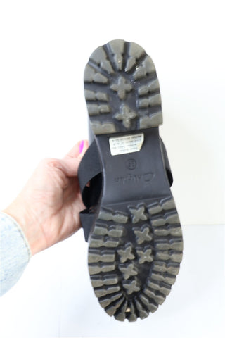 נעלי מוקסין סוליית טראק בשחור - מידה 39