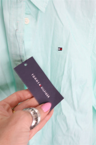 חולצת פסים TOMMY HILFIGER  חדשה בטורקיז - M