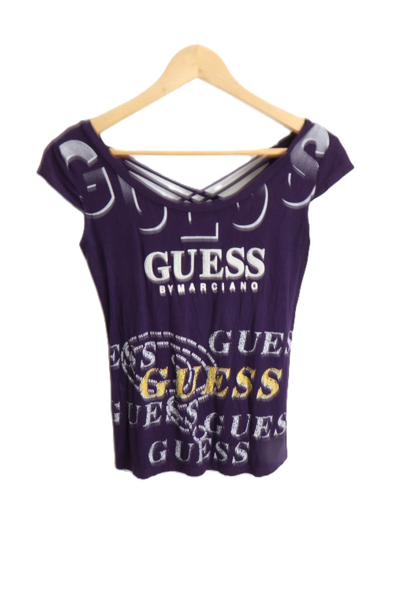 חולצה מודפסת GUESS בסגול - S-L