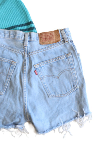 מכנסי שורט ג'ינס וינטיג  LEVIS בתכלת - S
