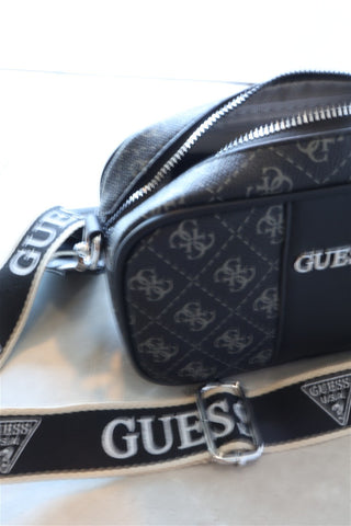 תיק צד מעוצב  GUESS באפור ושחור - OS