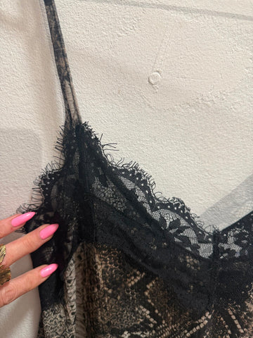 חולצת תחרה ZARA מנוחשת- M-L
