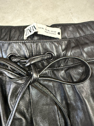 מכנסים דמוי עור 7/8 ZARA בשחור- XL-L