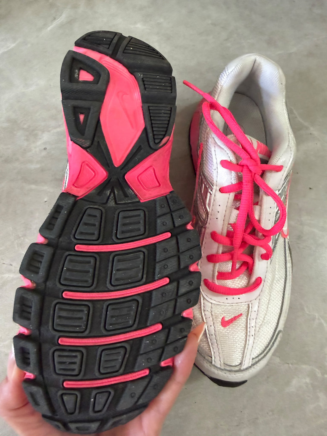 נעל סניקרס NIKE בלבן וורוד - מידה 36.5, תמונה 4