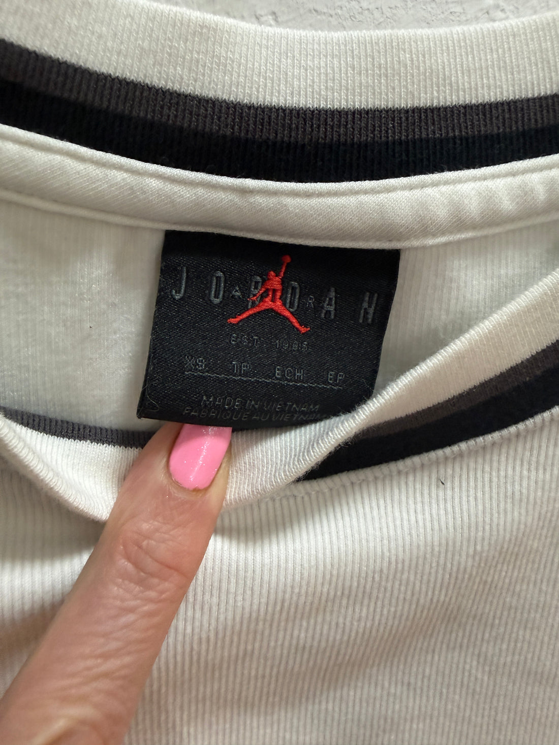 חולצת קרופ JORDAN ספוריבית בלבן- XS-S, תמונה 3