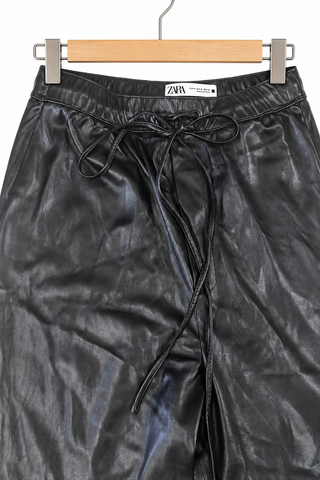 מכנסים דמוי עור 7/8 ZARA בשחור- XL-L