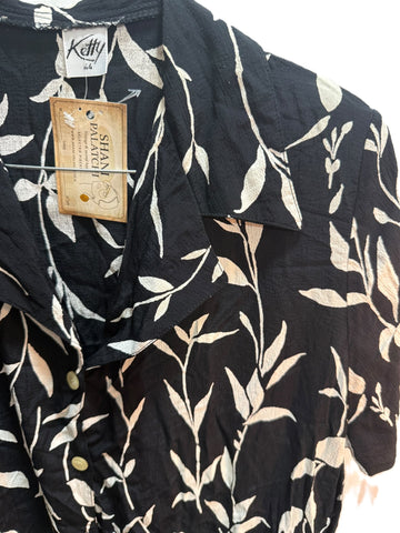 חולצת וינטיג פרחונית בשחור ולבן- L-XL