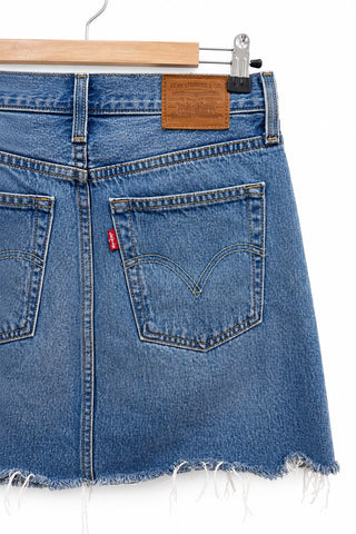 חצאית גינס LEVIS בכחול משופשף-M