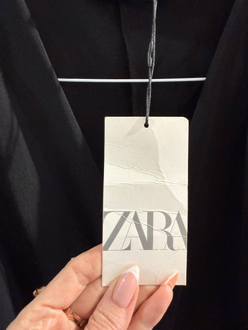 חולצת קרופ ZARA  מעוצבת וחדשה בשחור- M