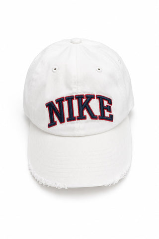 כובע קסקט NIKE בלבן- OS