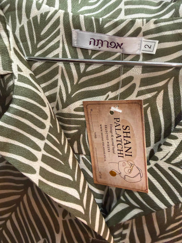 שמלה ישרה סטן בפרינט עלים בירוק שמנת- L-XL